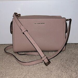 Michael Kors cross body purse